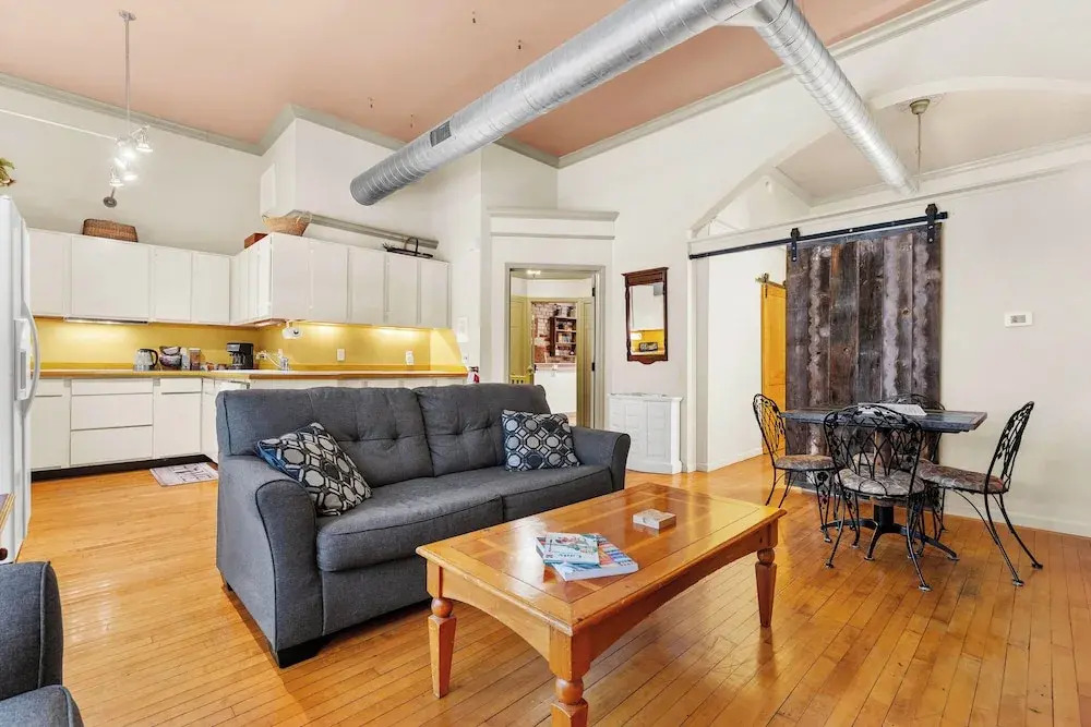 Charming Saugatuck Condo w/ Private Deck + Grill!