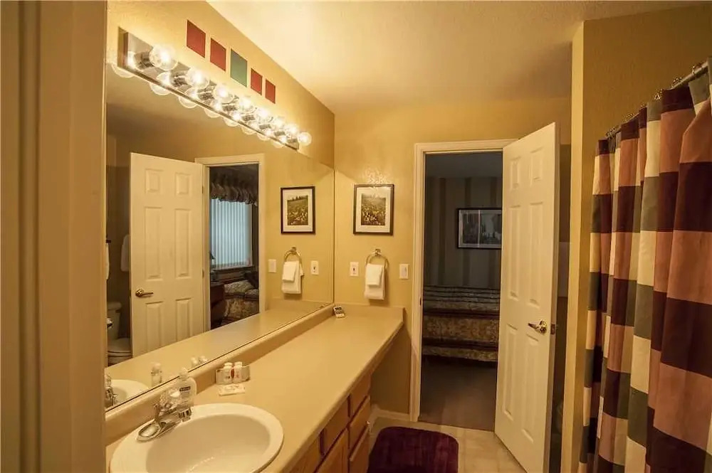 143 Park Forest (Private Home with Hot Tub)