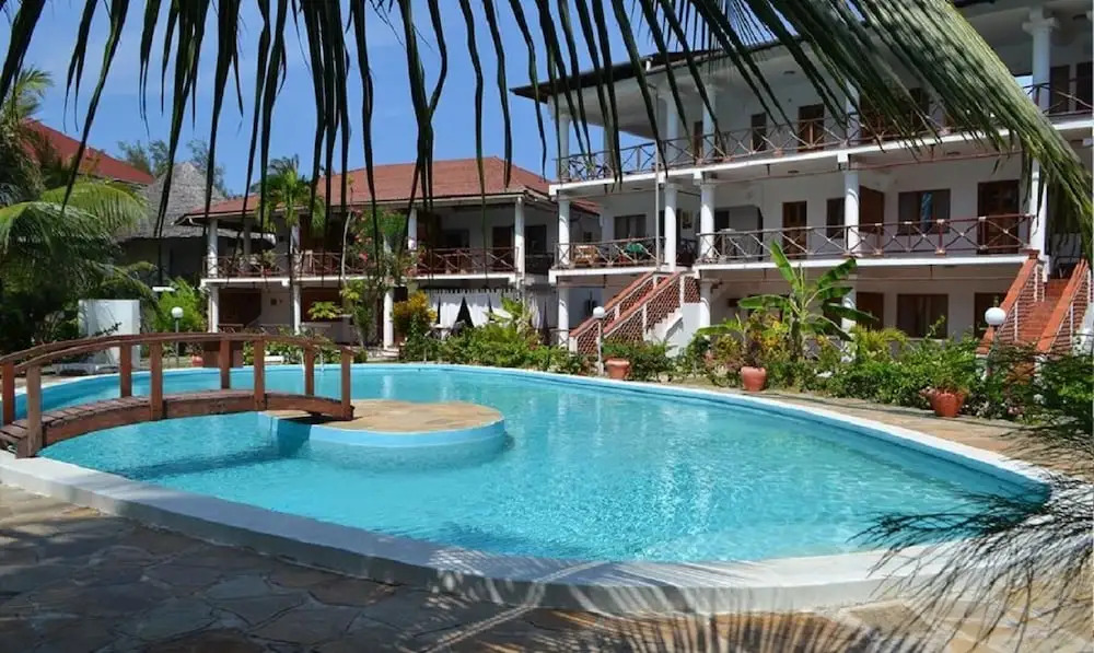 Room in Apartment - Wonderful two Minutes Walk to the White Sand Beach Property