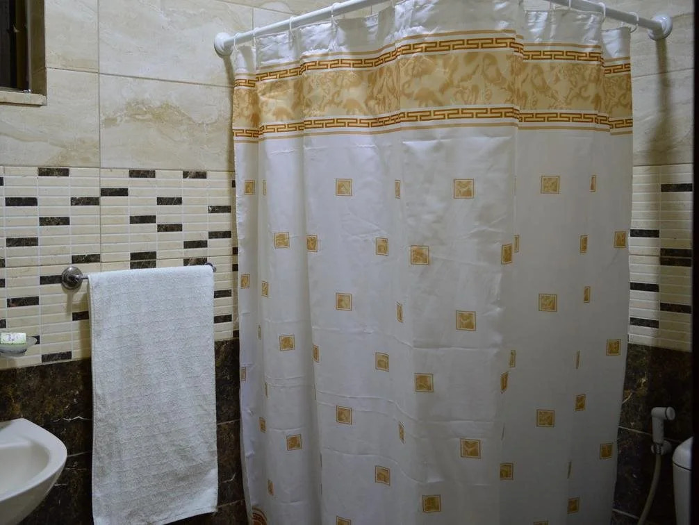 Al Hadeer Suites Hotel