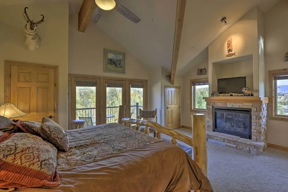 Large Deck + Stunning Views: Mtn Condo in Frisco!
