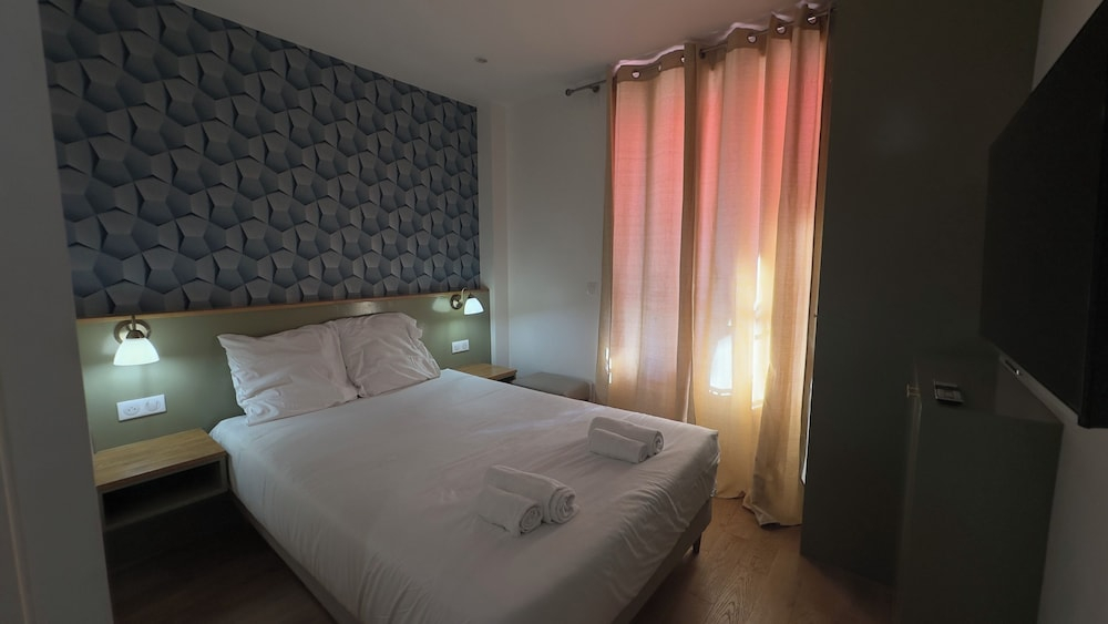 Alma Hotel