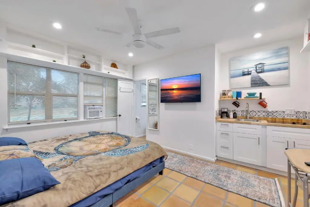 The Island - Unique Suites Blocks to the Beach