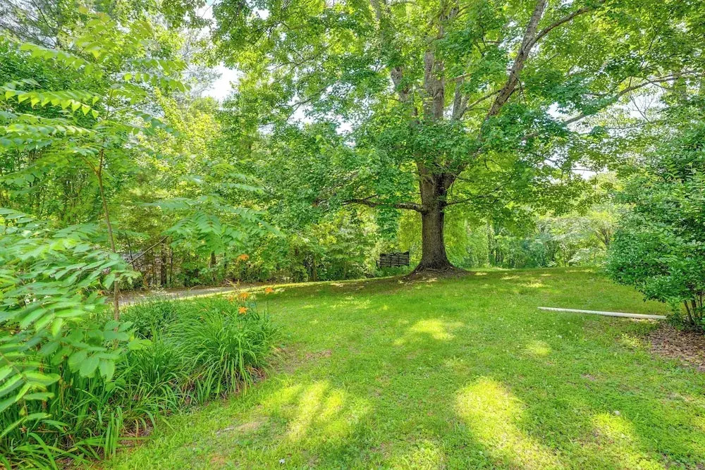 Private Hot Tub & Covered Deck: Cozy Whittier Gem