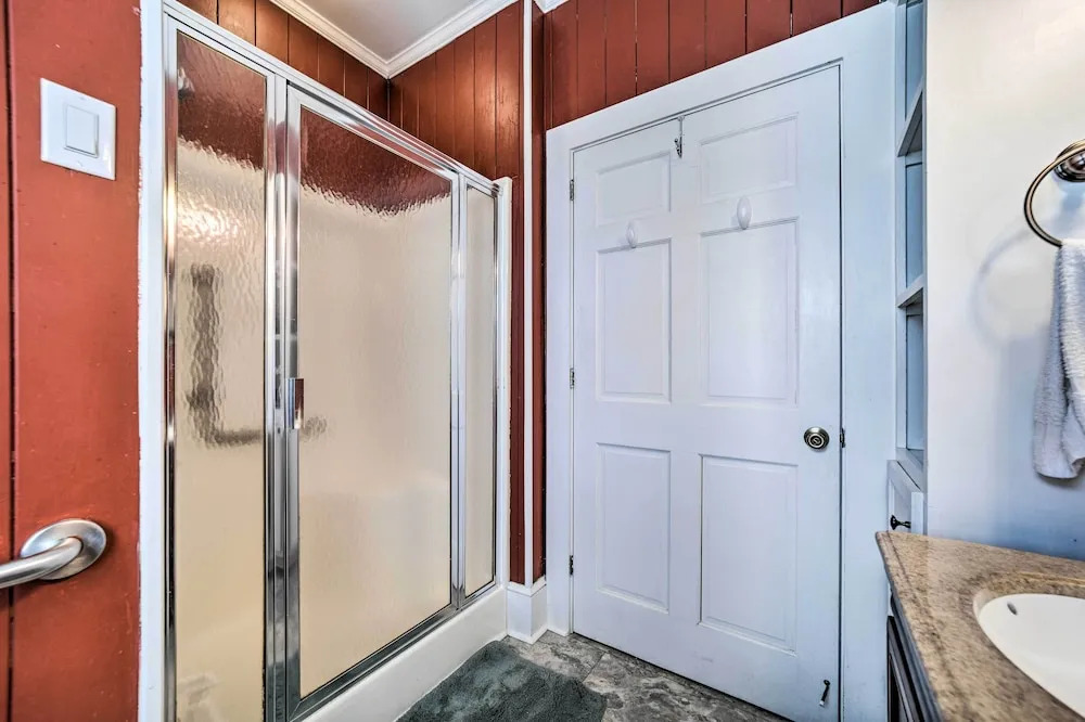 Quaint Home with Porch in Downtown Waynesville!