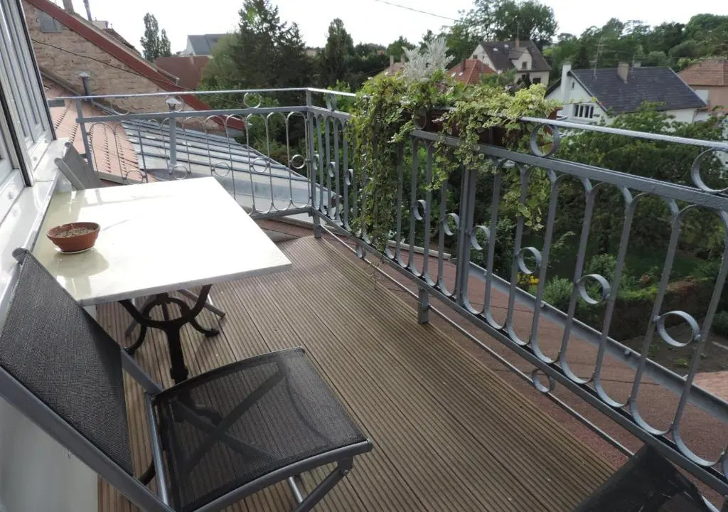 au-dessus du jardin appartement climatisé