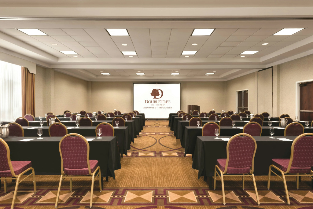 DoubleTree by Hilton Milwaukee/Brookfield