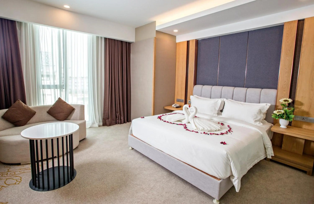 Grand Flora Hotel