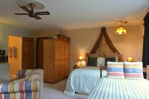 At Nautica Tigh Bed & Breakfast