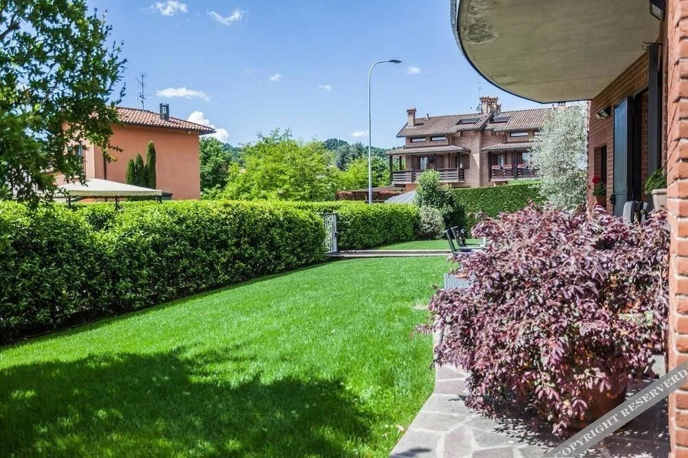 Alisee Bed  Breakfast