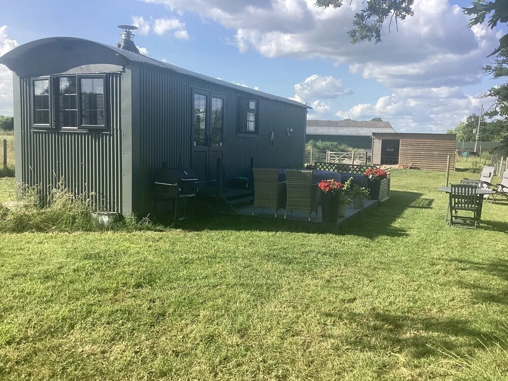 Charming Luxurious Rural Shepherds Hut