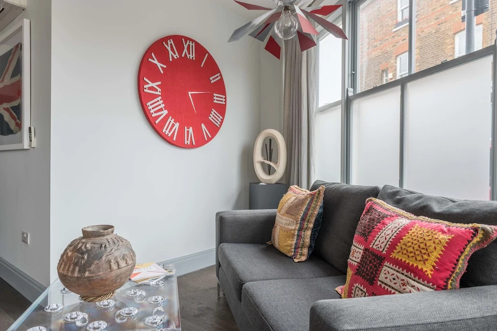Classic Hammersmith Home by Ravenscourt Park