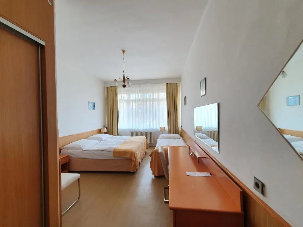 Residence Dykova - former Pension Jana, Domov Mládeže