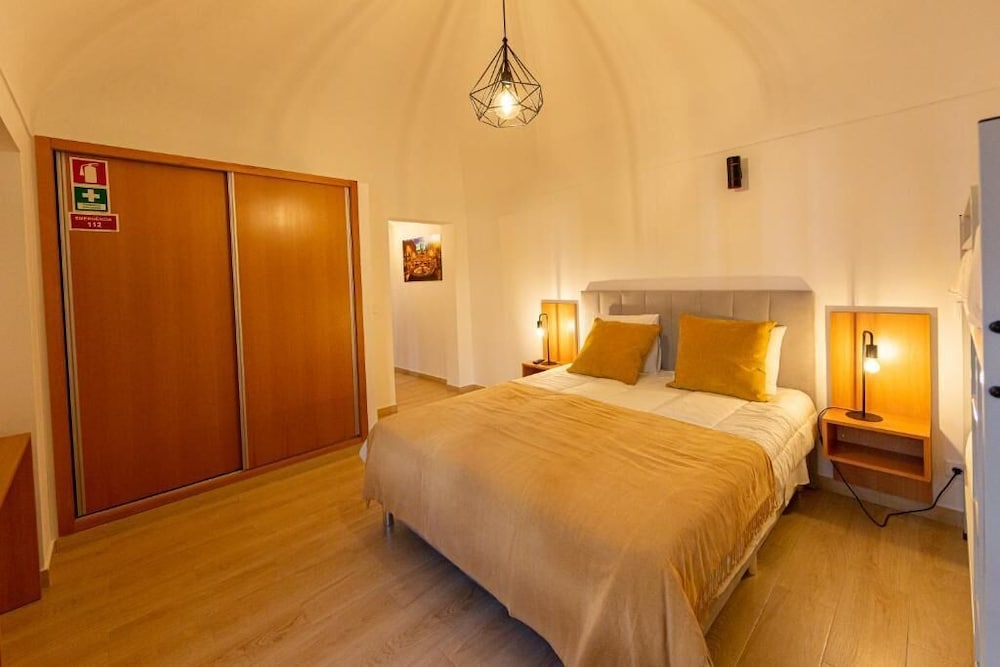 Luxury Palm Suites