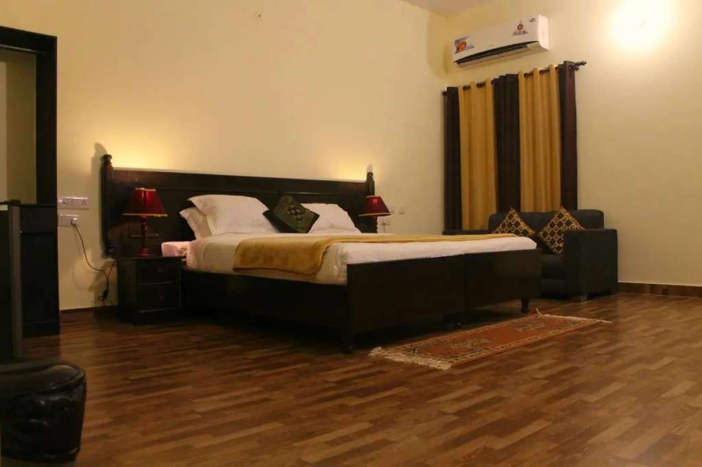 Jungle Vilas Resort