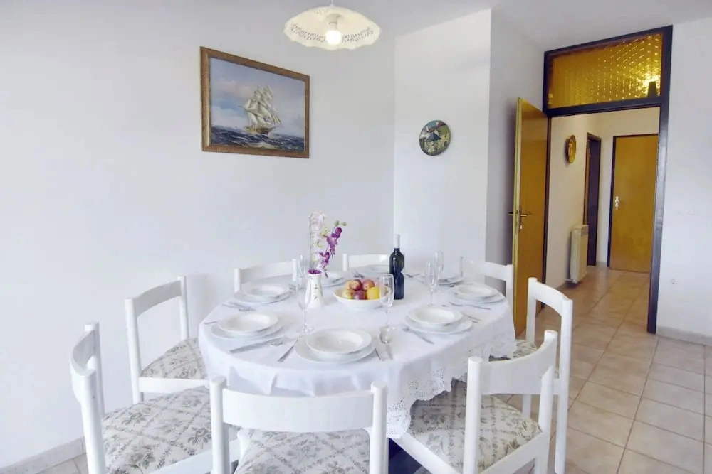 Spacious Apartment in Umag