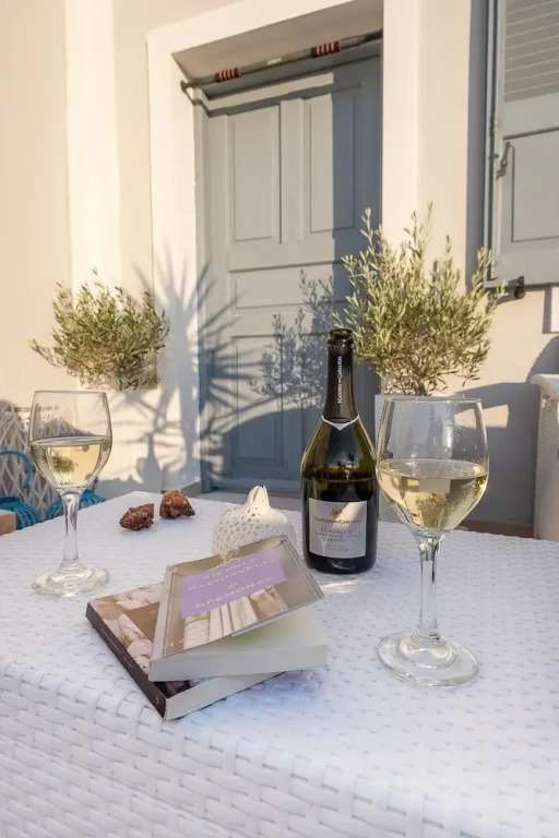Paradise, Traditional Cycladic House