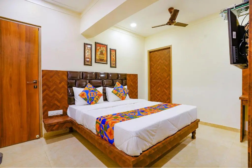 Fabhotel Dream Inn