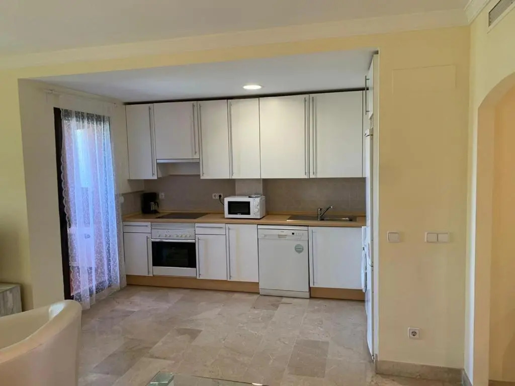 Apartamento espacioso muy tranquilo y con jardines cercano a la playa y con 06 piscinas
