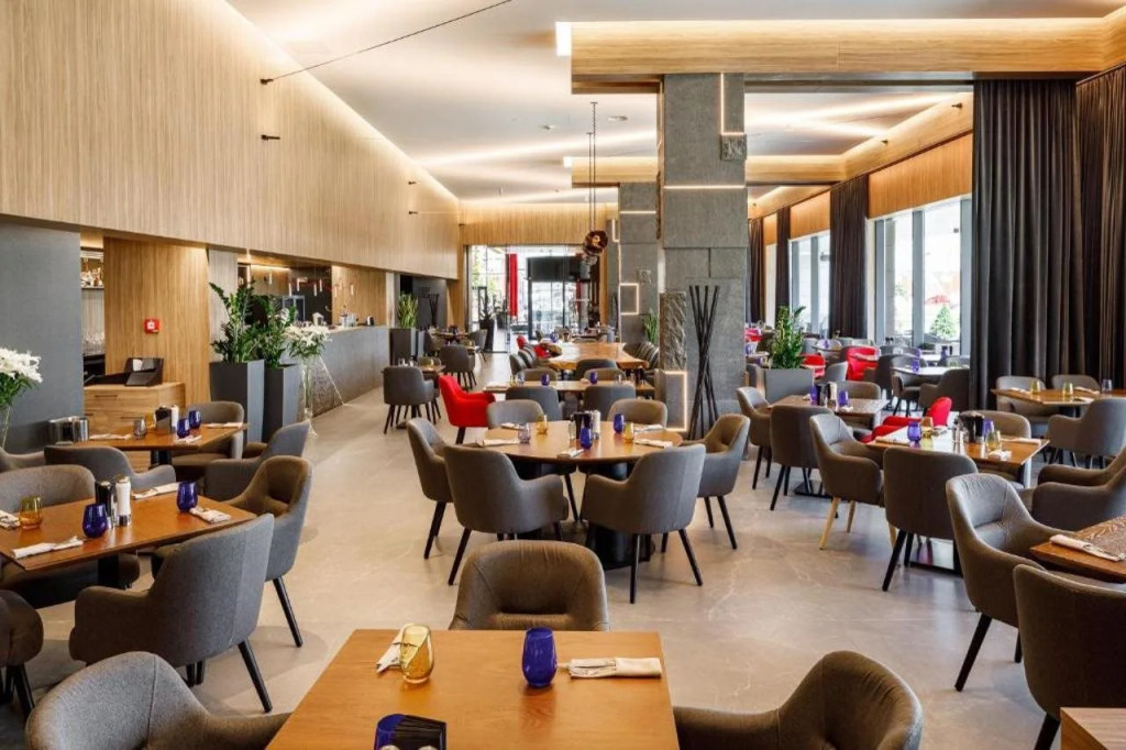 Qosmo Brasov Hotel