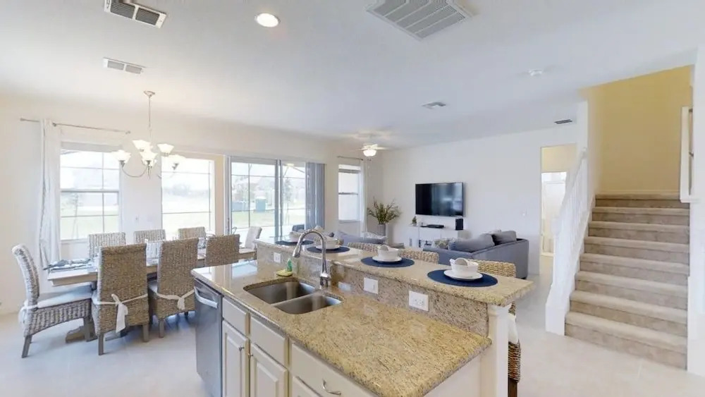 ACO Premium - 7 Bd with south facing pool (1722)