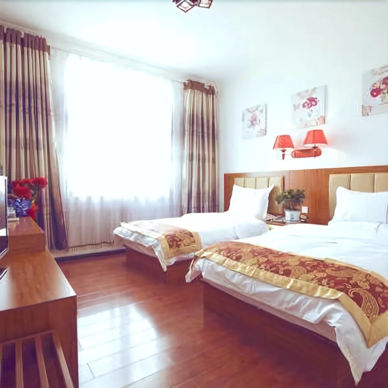 Linglong Yage Holiday Hotel (Lijiang Sanyi International Airport)