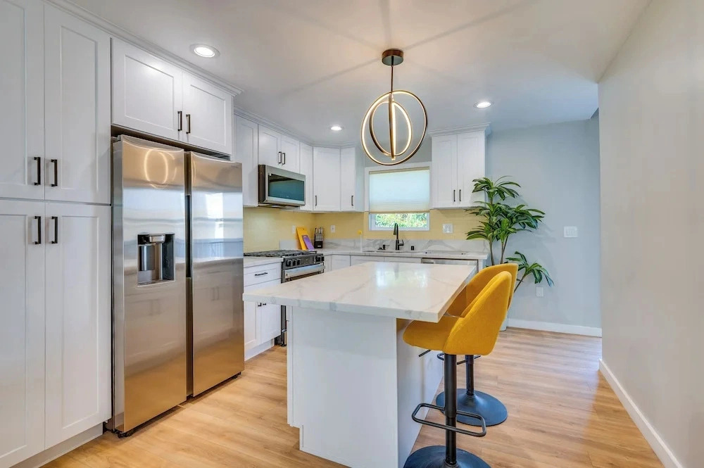Work, Play & Unwind! Sleek LA Apartment w/ Yard
