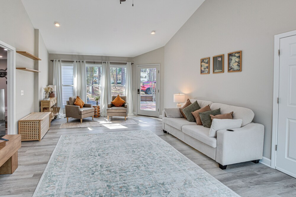 Golf, Ride & More! Home in Dtwn Southern Pines