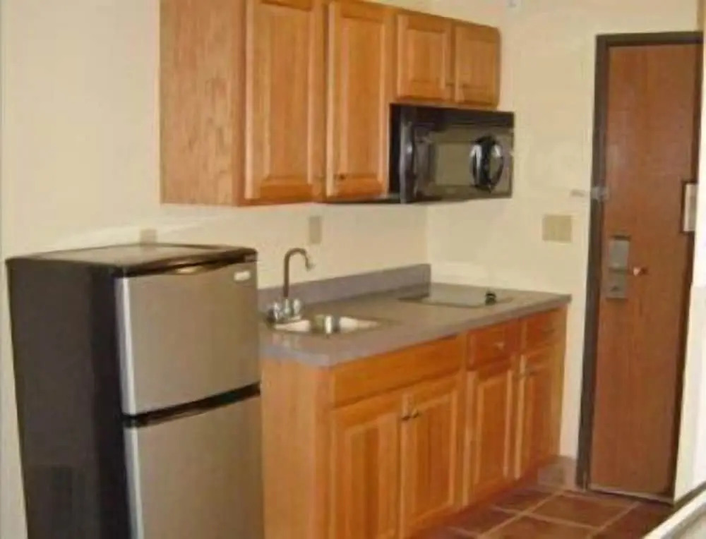 Hometown Inn & Suites