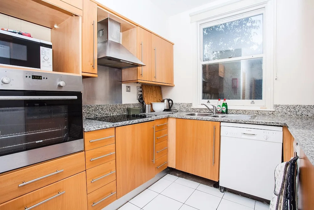 Modern & Spacious Home on Old Kent Road