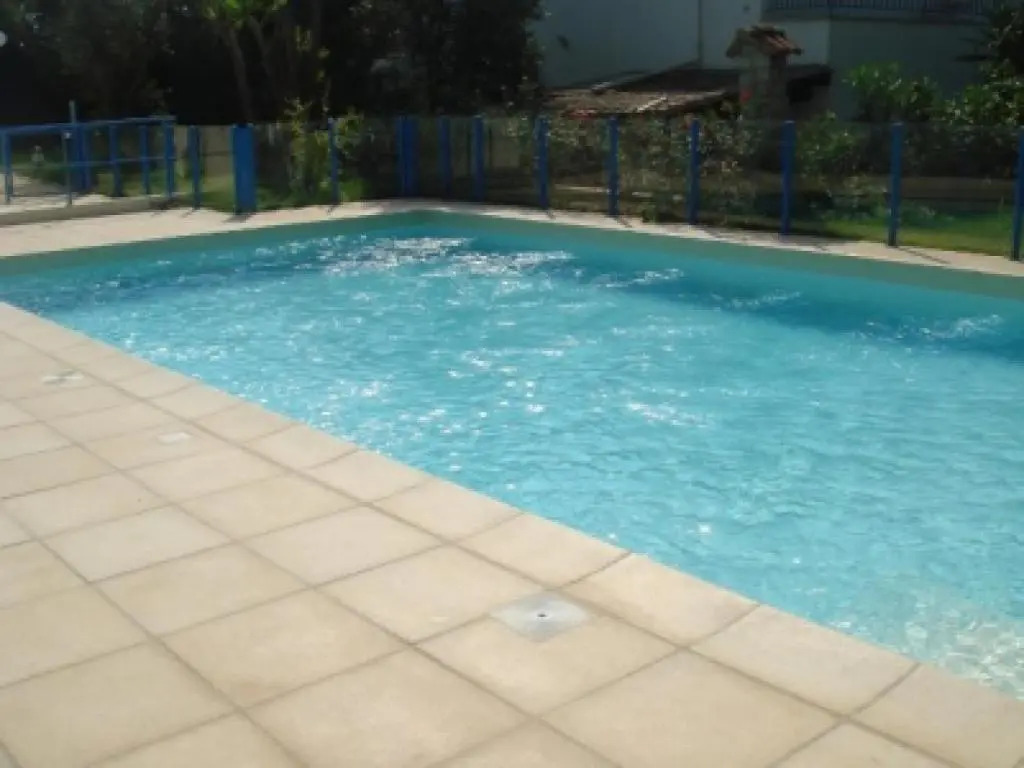 Modern one Bedroomed Apartment Just off the Cannes Seafront With a Terrace and Pool Access - 1753
