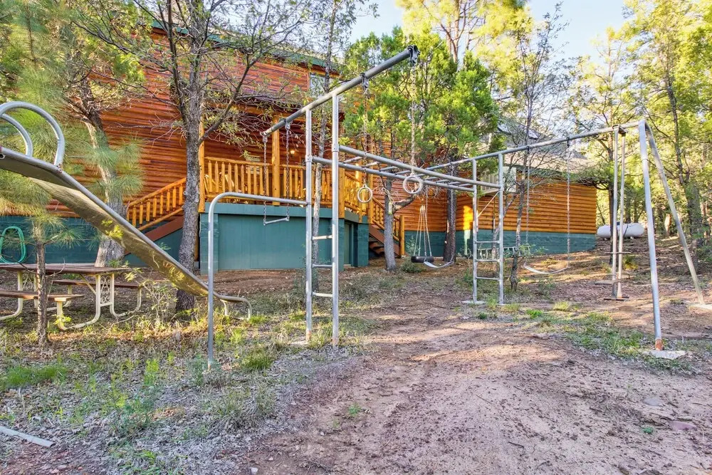 Great for Gatherings! Family Cabin in Lakeside