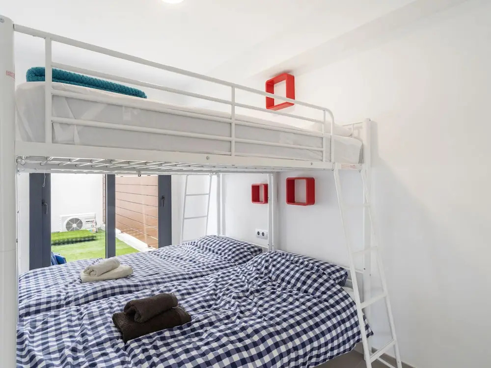 Airy Villa near Golf & Dining