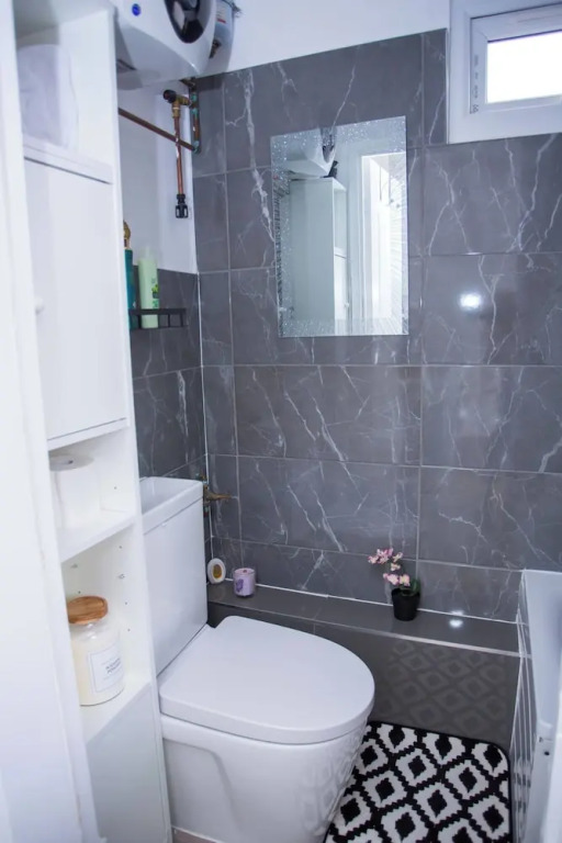 Modern 1 Bedroom Apartment in Quiet Tilbury Town