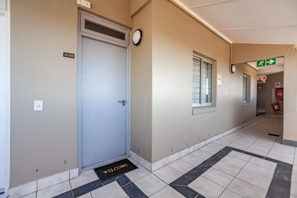 Luxury Private Beachfront 2 bedroom Dolphin Apartment, Blouberg, Cape Town