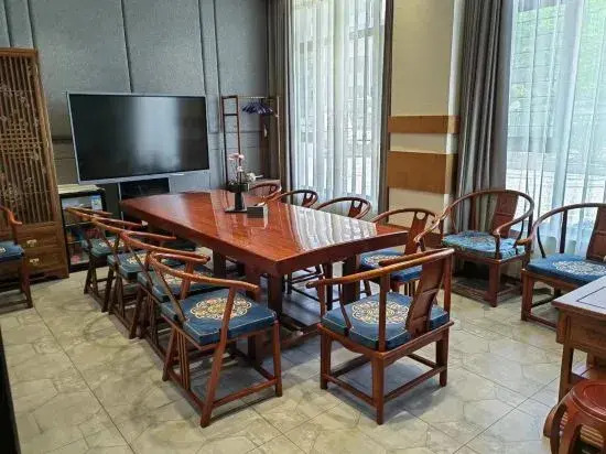 Aijudie Design Hotel (Haicheng Railway Station Darunfa)