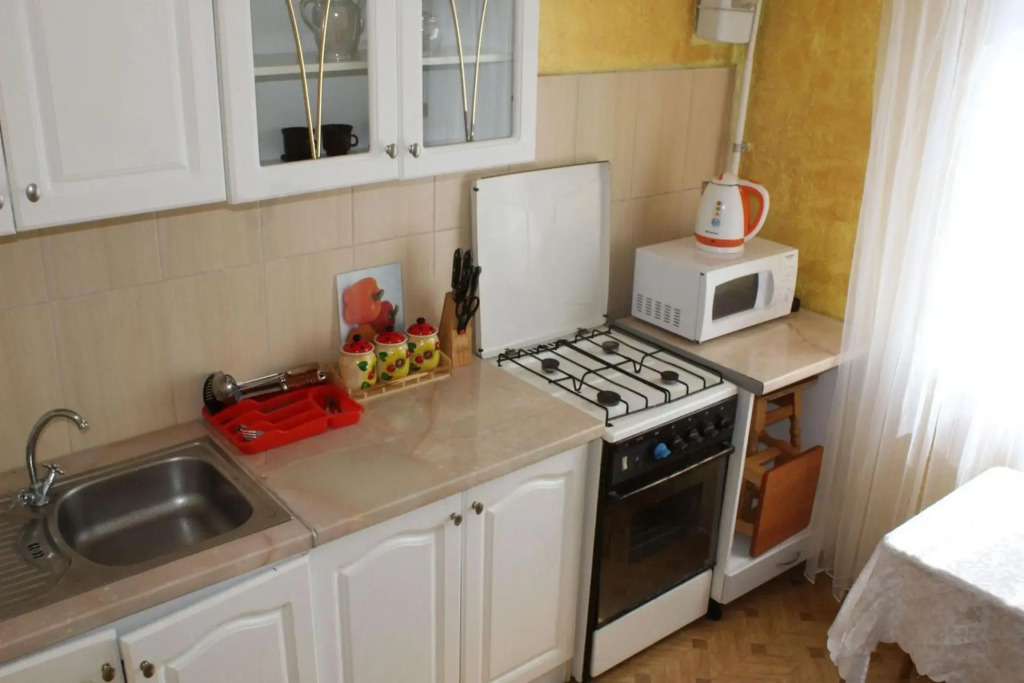 Apartment on Vasylia Stusa St, 2