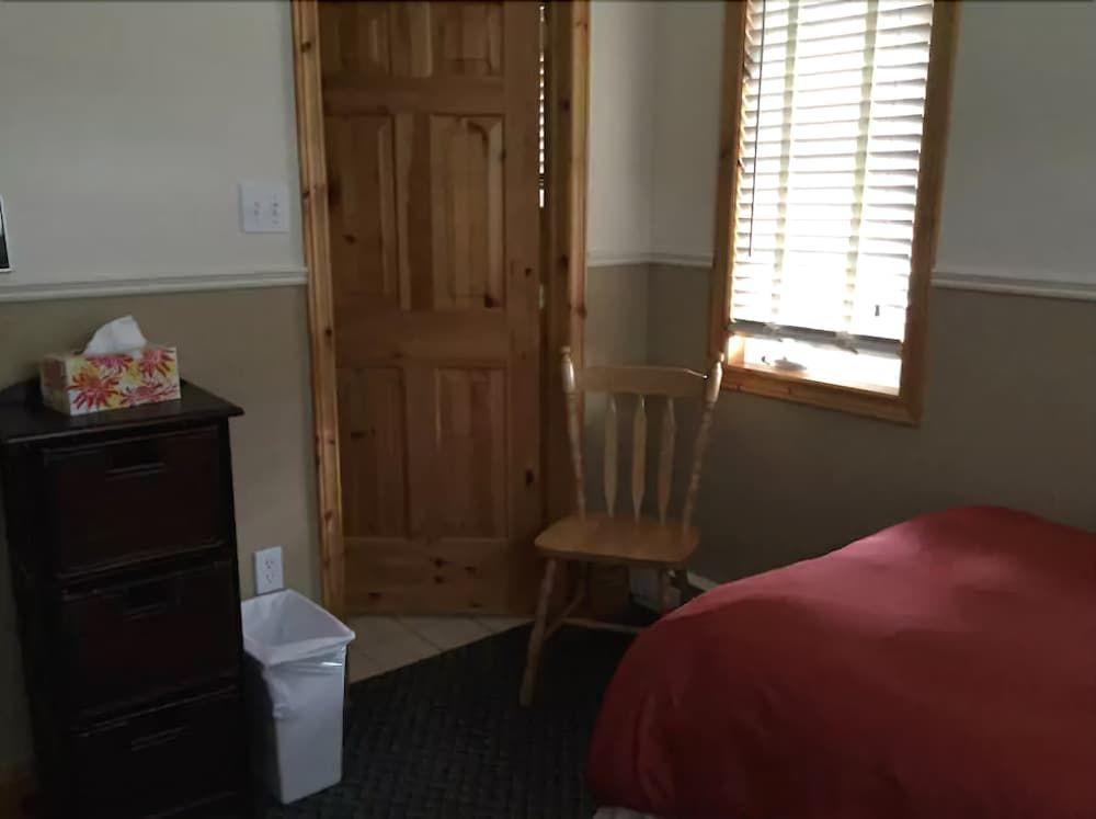 Salmon Pool Inn