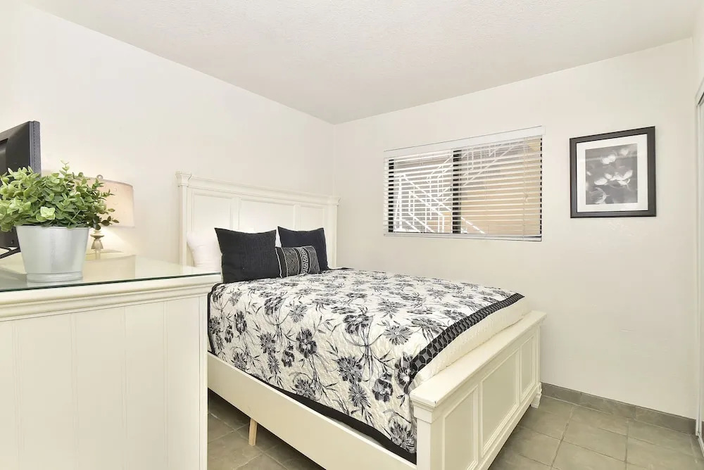 303 35th St 68219 by RedAwning