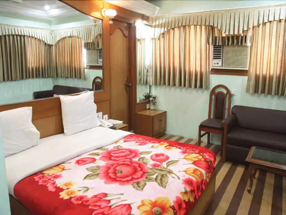 Maruti Hotel