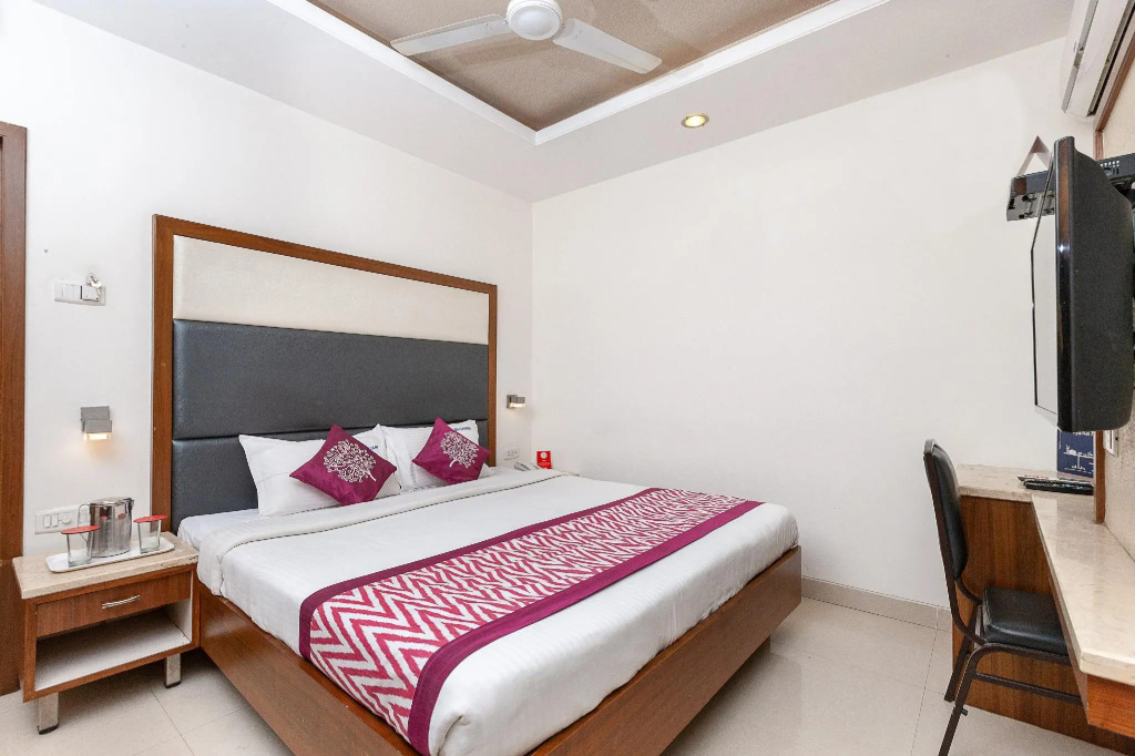 Collection O 683 Hotel Sri Chakra Inn