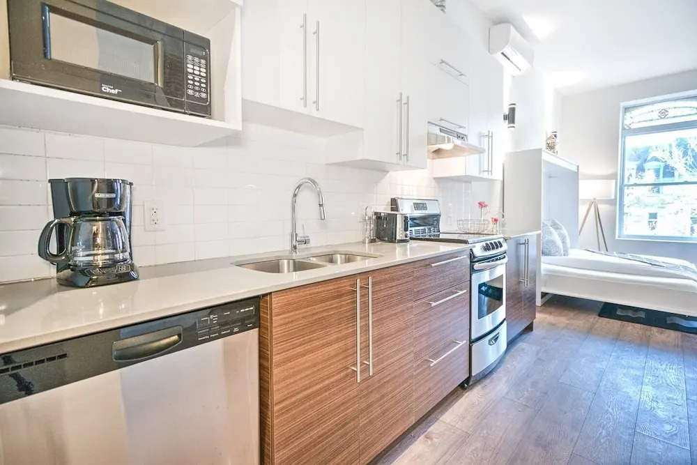 Downtown 302 Central Modern Liv MTL