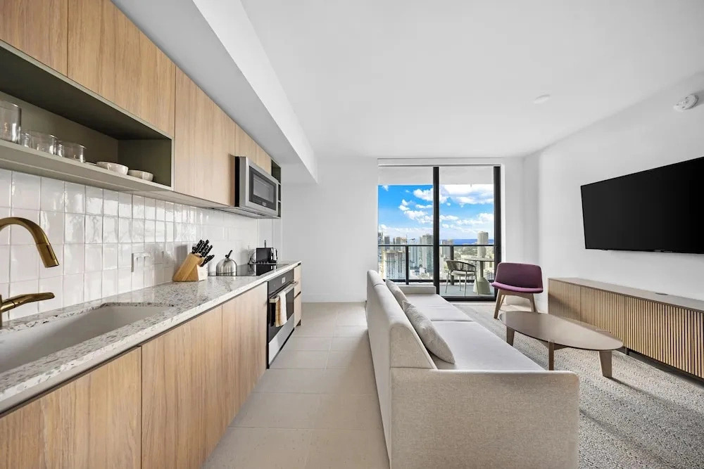 Luxe 2-BD Condo in Downtown - City Views