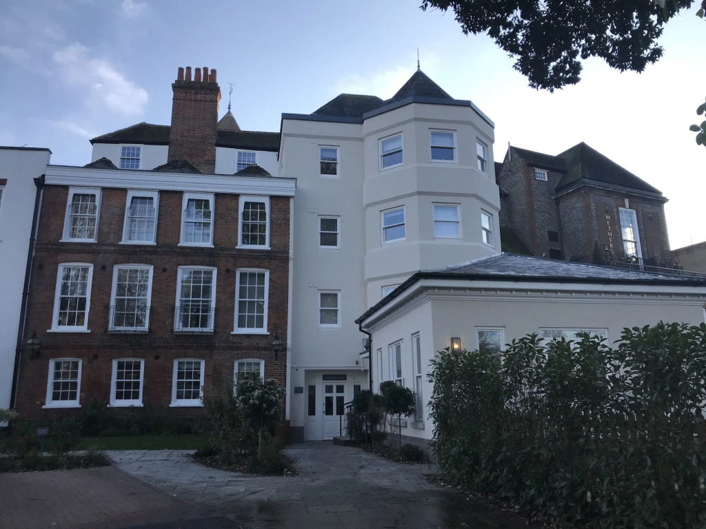 Cavendish House with Secure, Allocated Parking, 2 mins walk from Windsor Castle