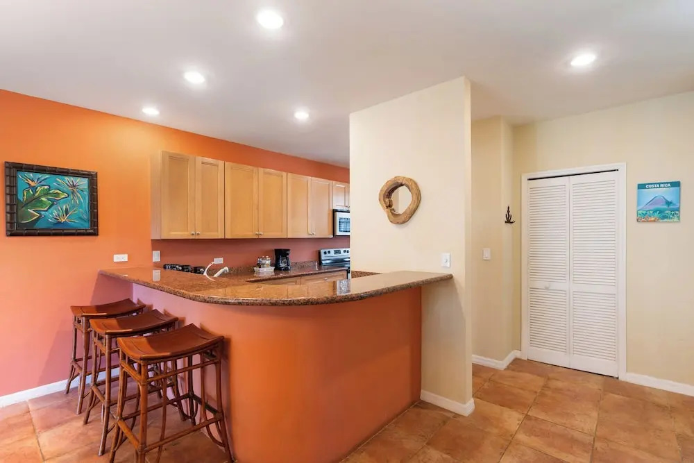 Luxe! Impressively designed 2nd-floor unit in Coco done in red and orange hues