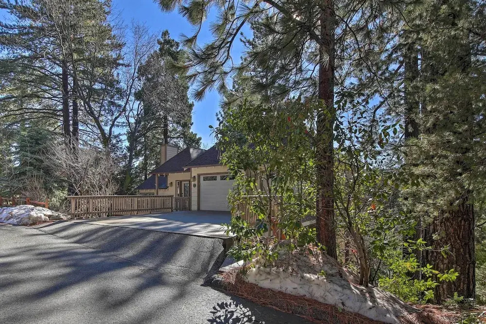 ‘Sugar Bear Lodge’ w/ Game Room - 5 Mi to Village