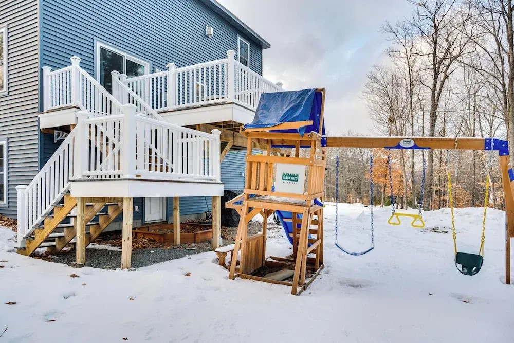 Mtn-view Gem w/ Hot Tub & Fire Pit in North Conway