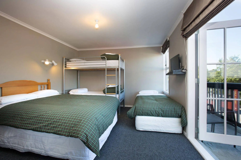 LKNZ Lodge & Cafe