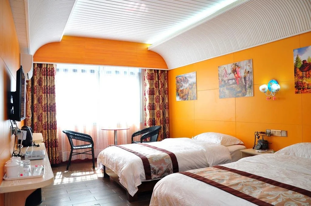 Seven Plus One Theme Inn
