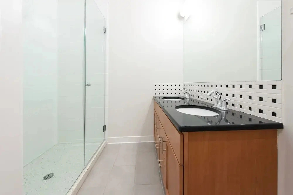 Distinct Lincoln Park Suites by Sonder